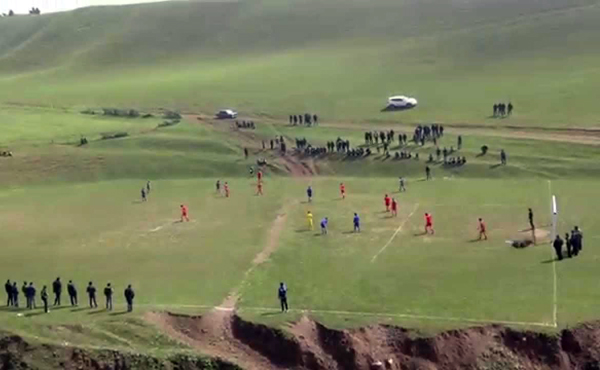 Azərbaycanın bu rayonunda futbolu elə yerdə oynayırlar ki… - VİDEO